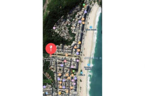 Copacabana rua tranquila e arborizada perto de tudo Posto 2